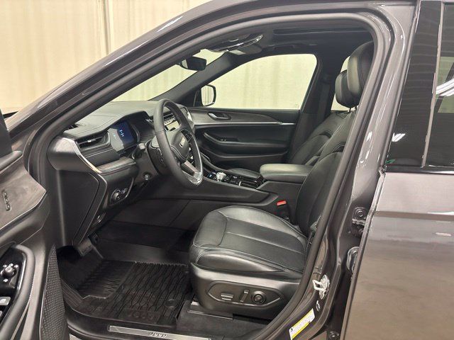 Used 2025 Jeep Grand Cherokee L Overland w/ Trailer Tow Package AWD/4WD image 15