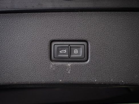 Used 2021 Audi Q8 Prestige image 19