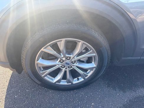 Used 2023 Ford Explorer XLT w/ Equipment Group 202A AWD/4WD image 5