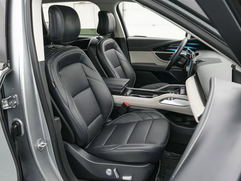 Used 2025 Lincoln Nautilus Premier AWD/4WD image 29