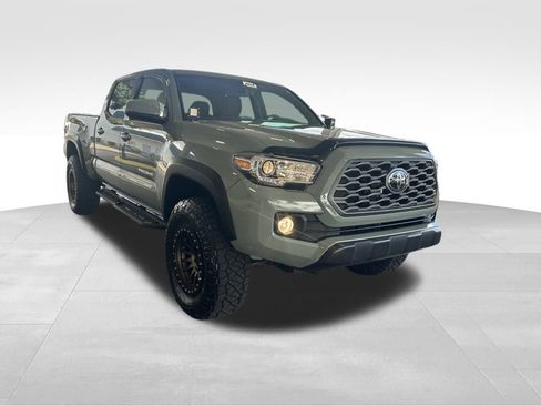Used 2023 Toyota Tacoma TRD Off-Road image 2