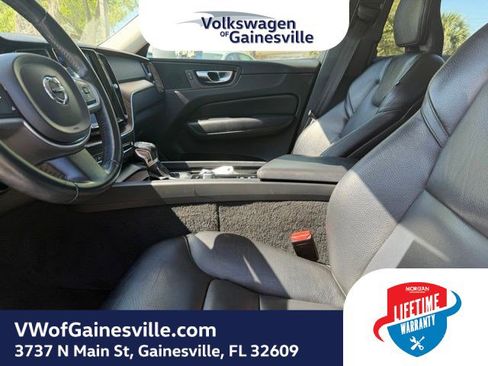 Used 2021 Volvo XC60 T5 Momentum w/ Protection Package Premier image 18