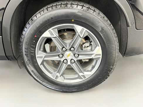 Used 2025 Chevrolet Blazer LT FWD image 11