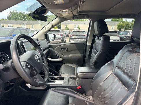 Used 2025 Nissan Frontier SL w/ Graphics Package AWD/4WD image 45