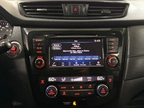 Used 2018 Nissan Rogue SV AWD/4WD image 14