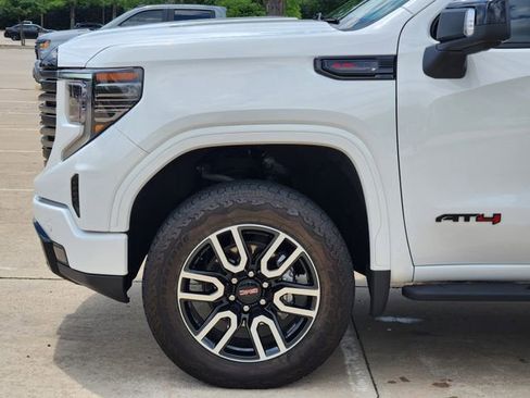 Used 2025 GMC Sierra 1500 AT4 w/ AT4 Premium Package AWD/4WD image 8