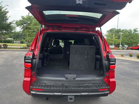 Used 2025 Toyota 4Runner SR5 AWD/4WD image 15