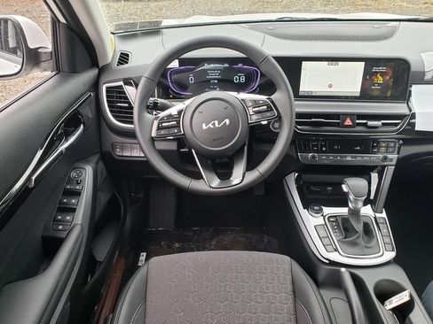 New 2026 Kia Seltos S image 9