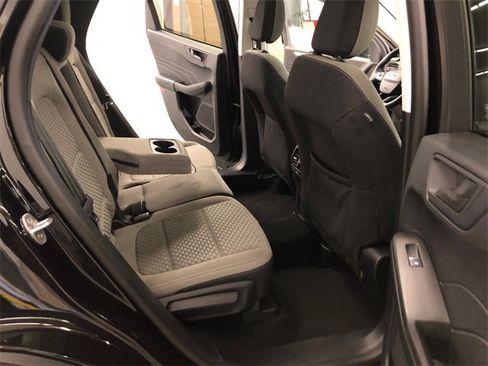 Used 2022 Ford Escape SE w/ SE Sport Appearance Package image 32