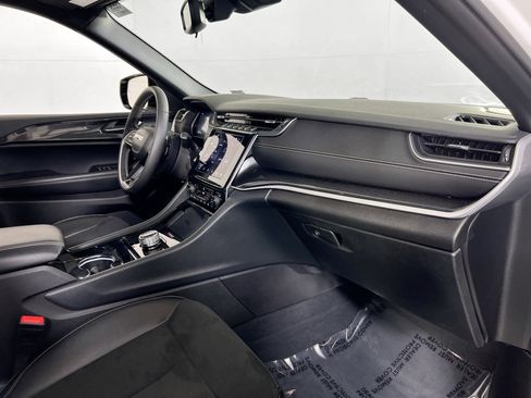 Used 2023 Jeep Grand Cherokee Altitude image 27