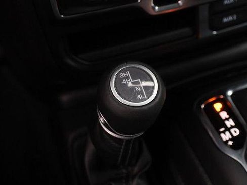 Used 2024 Jeep Wrangler Unlimited Sahara w/ Technology Group AWD/4WD image 20