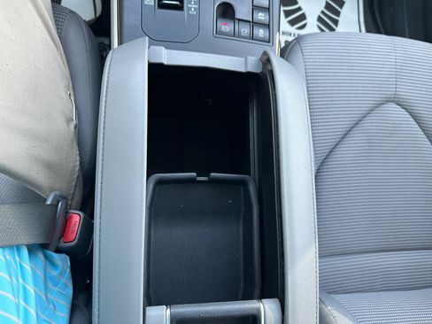 Used 2023 Toyota Highlander LE FWD image 19