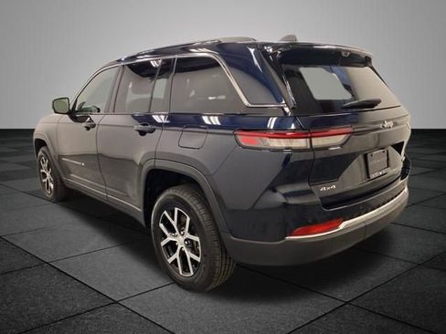 Used 2024 Jeep Grand Cherokee Limited w/ Luxury Tech Group II AWD/4WD image 4