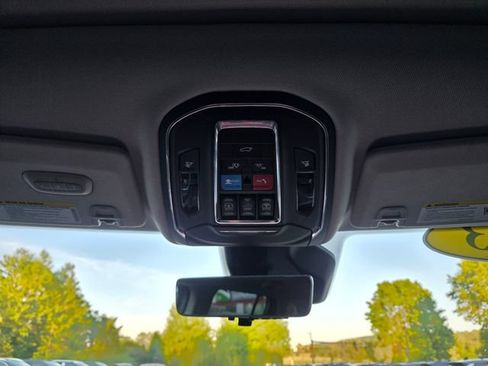 Used 2023 Jeep Grand Cherokee Limited w/ Luxury Tech Group II AWD/4WD image 23