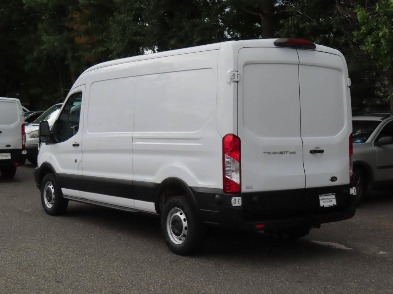 Used 2019 Ford Transit 250 148 Medium Roof RWD image 4