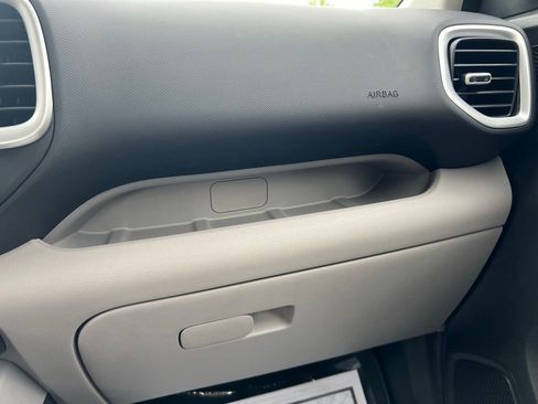 Used 2023 Hyundai Venue SEL FWD image 32