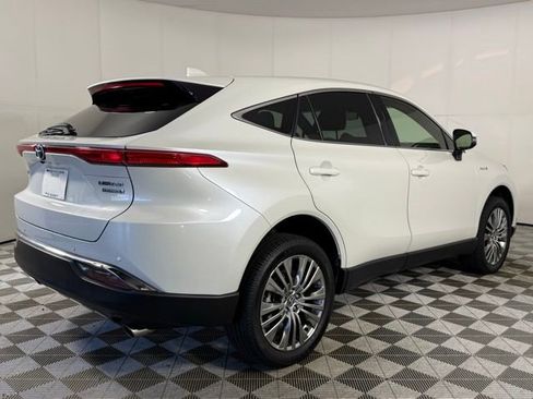 Used 2021 Toyota Venza Limited w/ Advanced Technology Package image 3