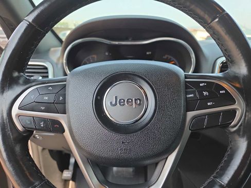 Used 2018 Jeep Grand Cherokee Altitude AWD/4WD image 23
