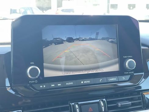 Used 2024 Nissan Pathfinder SV FWD image 27