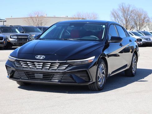 Used 2024 Hyundai Elantra Blue image 6