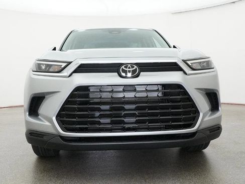 New 2026 Toyota Grand Highlander XLE FWD image 3