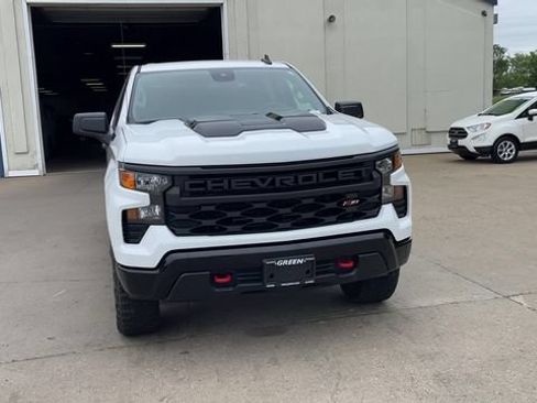 Used 2026 Chevrolet Silverado 1500 Custom Trail Boss w/ LPO, Dark Essentials Package AWD/4WD image 3