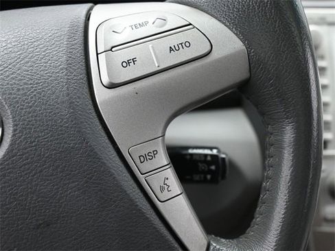 Used 2011 Toyota Camry XLE image 25