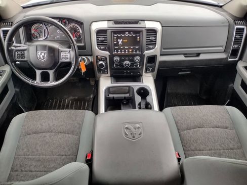 Used 2019 RAM 1500 Classic SLT w/ SLT Plus D←cor Group AWD/4WD image 5