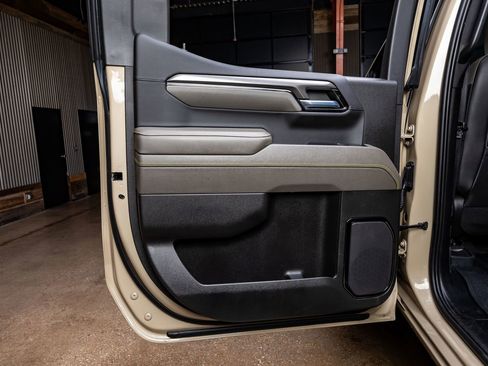 Used 2022 Chevrolet Silverado 1500 ZR2 w/ Technology Package image 37