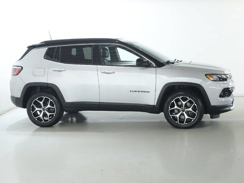 Used 2025 Jeep Compass Limited AWD/4WD image 11