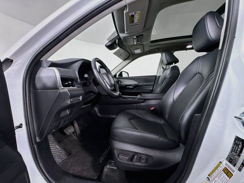 Certified 2025 Toyota Grand Highlander AWD image 20