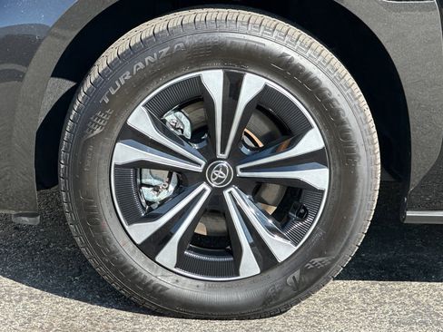 Used 2025 Toyota bZ4X AWD image 36