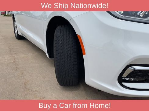 Used 2024 Chrysler Pacifica Touring-L FWD image 18