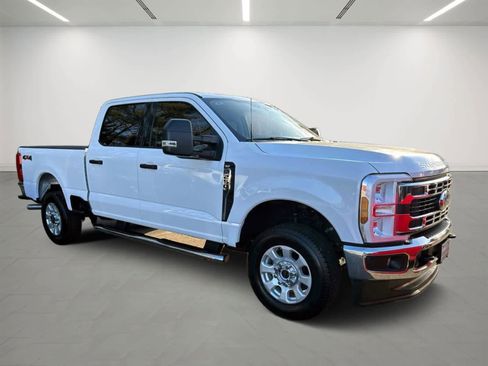 Used 2024 Ford F250 XLT image 3