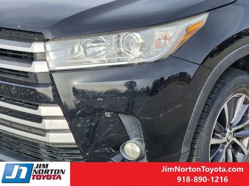 Used 2019 Toyota Highlander XLE image 11