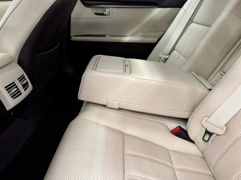 Used 2016 Lexus ES 350 w/ Luxury Package w/Wood Trim FWD image 22