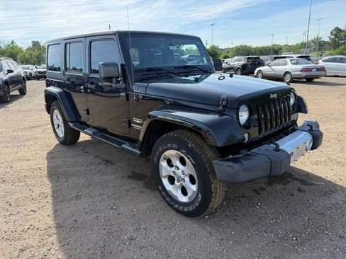 Used 2015 Jeep Wrangler Unlimited Sahara w/ Connectivity Group AWD/4WD image 8