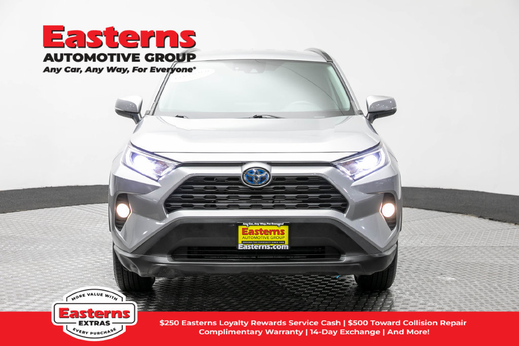 Used 2021 Toyota RAV4 XLE w/ XLE Grade Weather Package AWD/4WD image 3