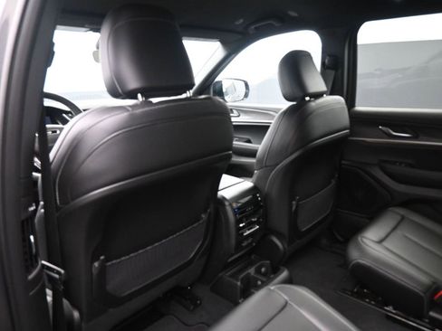 New 2025 Jeep Grand Cherokee L Limited w/ Black Appearance Package image 12