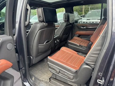 Used 2023 GMC Yukon XL Denali Ultimate w/ LPO, Floor Liner Package AWD/4WD image 14