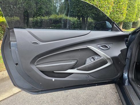 Used 2021 Chevrolet Camaro LT image 9