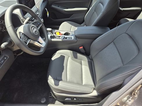New 2026 Nissan Altima 2.5 SV w/ SV Premium Package FWD image 11