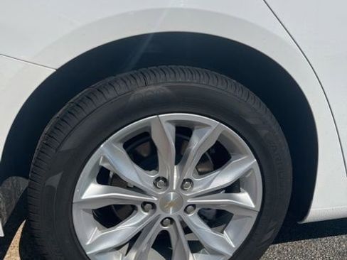 Used 2024 Chevrolet Malibu LT FWD image 11