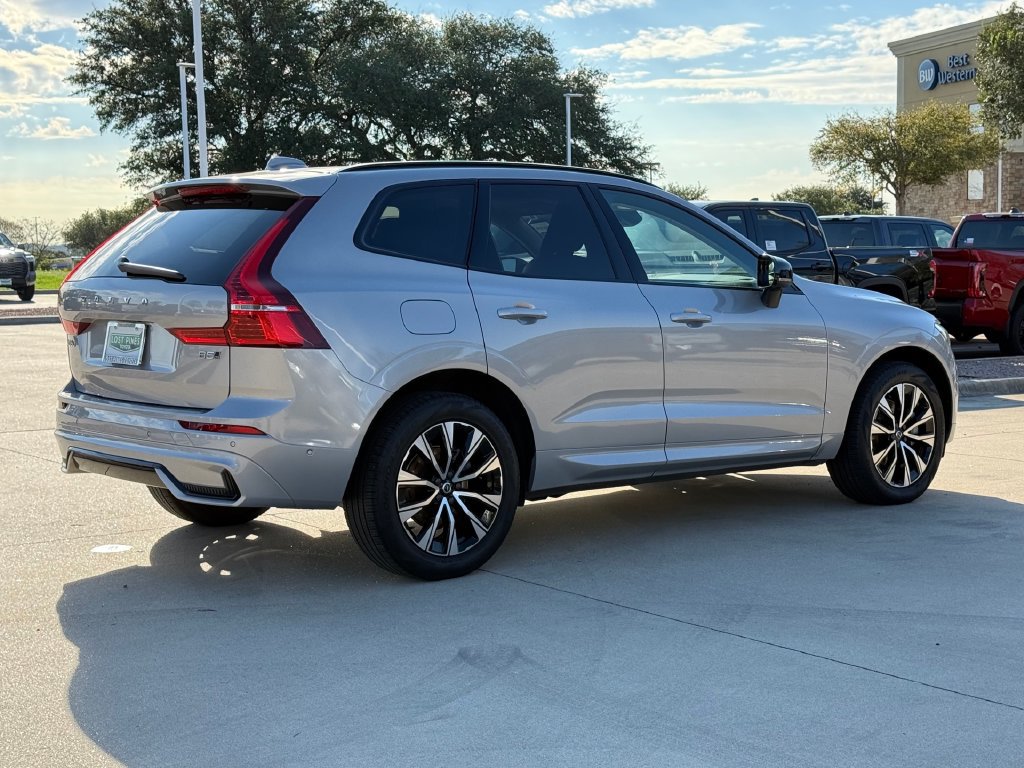 Used 2025 Volvo XC60 B5 Plus w/ Climate Package AWD/4WD image 4
