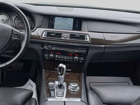 Used 2011 BMW 750i xDrive image 5