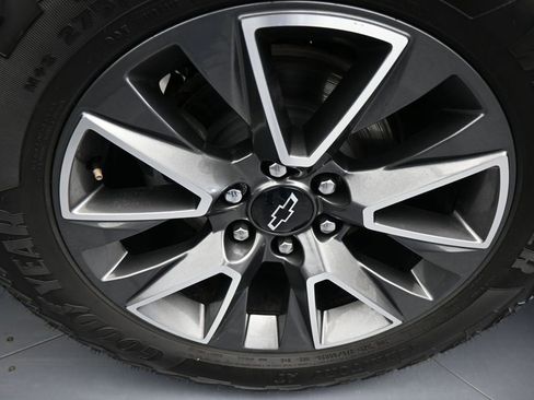 Used 2024 Chevrolet Suburban Z71 image 46