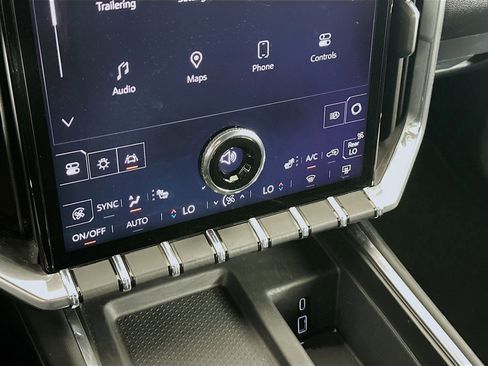 Used 2025 GMC Acadia Elevation image 23