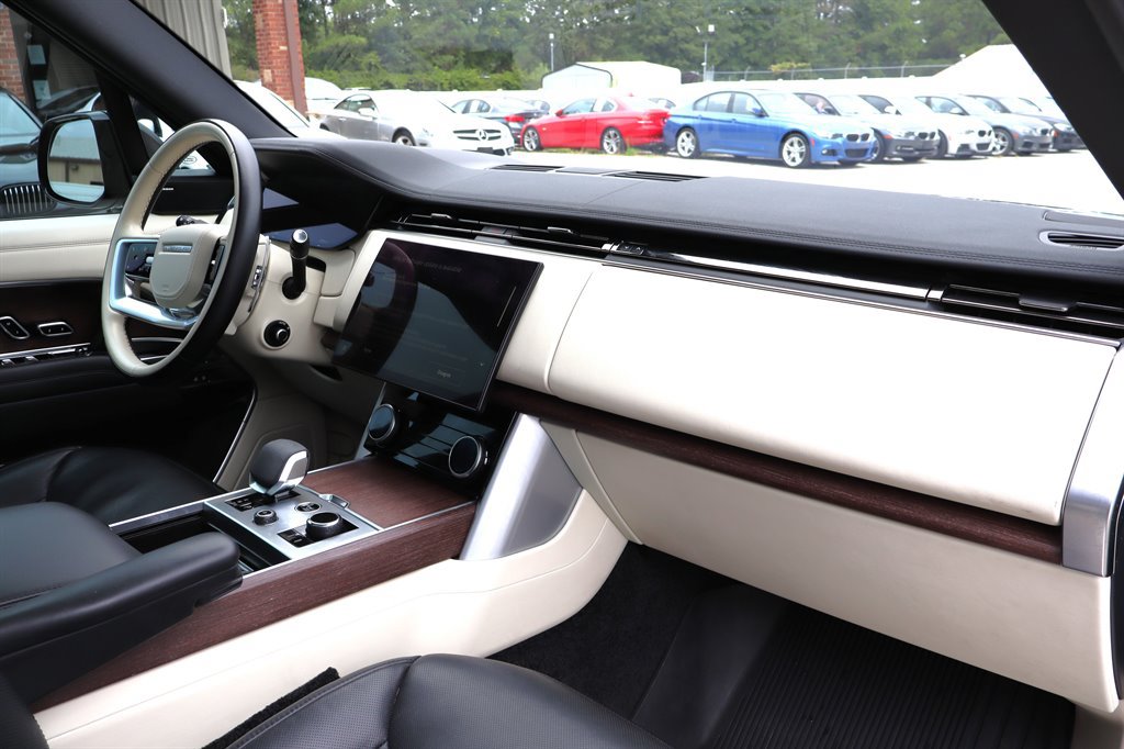 Used 2023 Land Rover Range Rover Long Wheelbase SE AWD/4WD image 26
