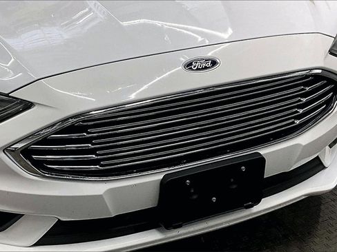 Used 2017 Ford Fusion SE w/ Fusion SE Technology Package image 29