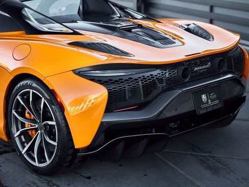 Used 2025 McLaren Artura Spider RWD image 18